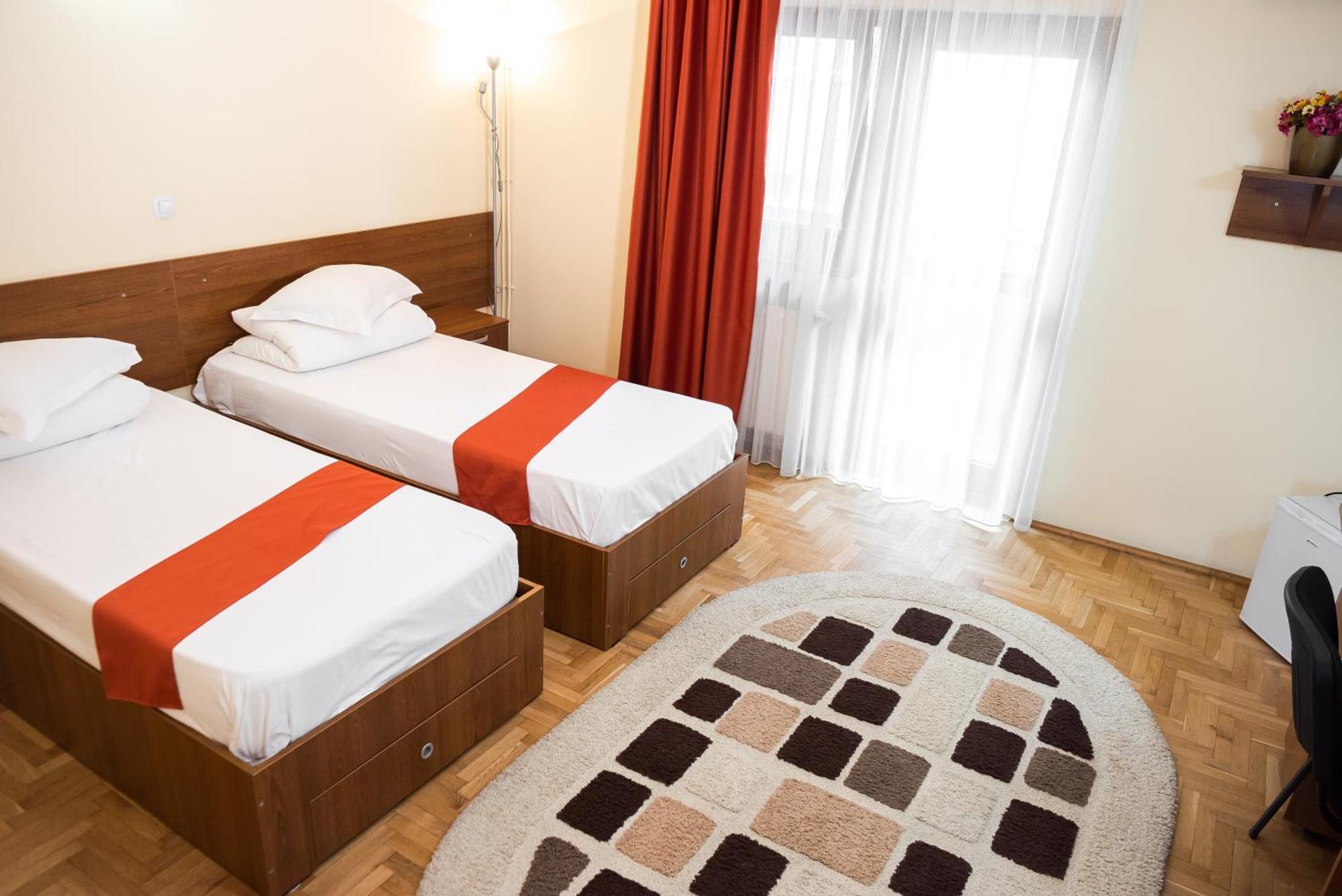 Complex Ramiro Hotel Suceava Buitenkant foto