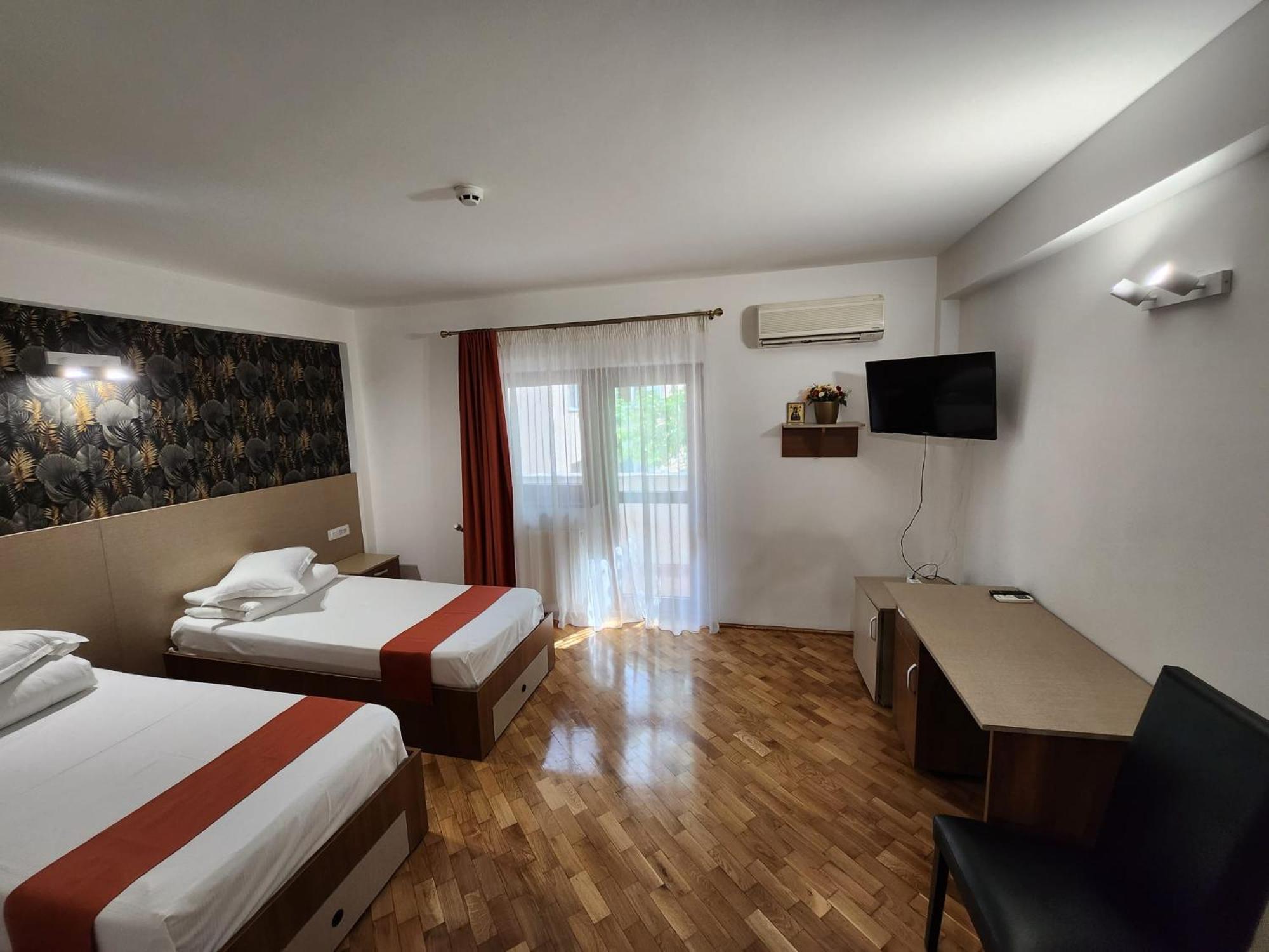 Complex Ramiro Hotel Suceava Buitenkant foto