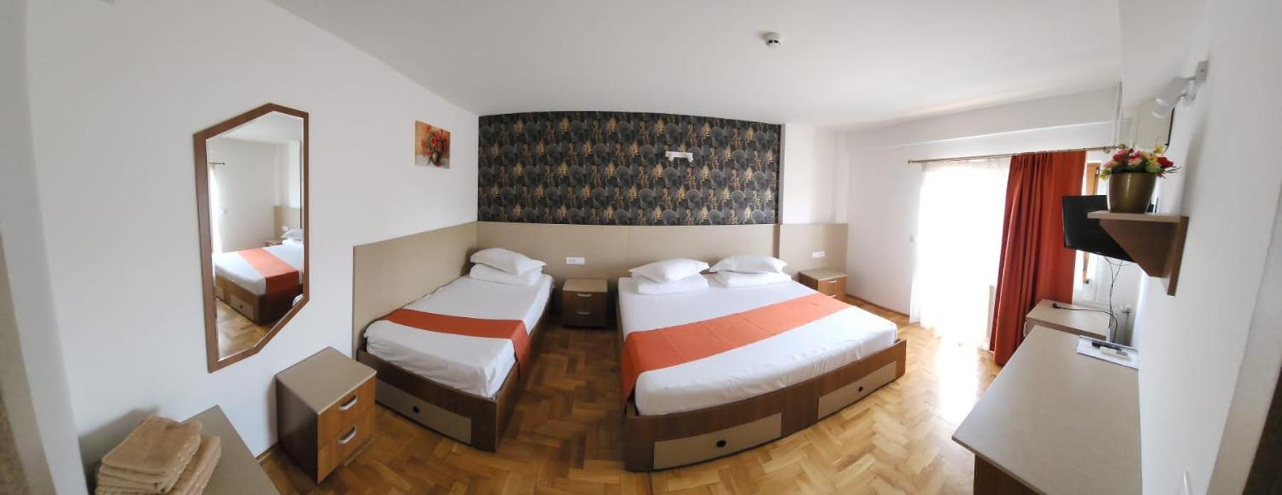 Complex Ramiro Hotel Suceava Buitenkant foto