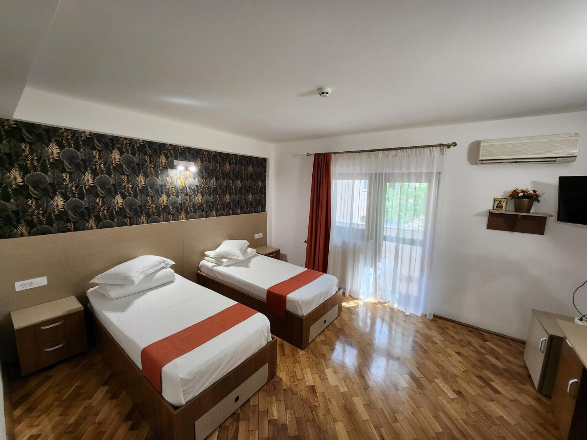 Complex Ramiro Hotel Suceava Buitenkant foto